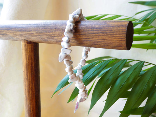 White Howlite Crystal Chipstone Bracelet